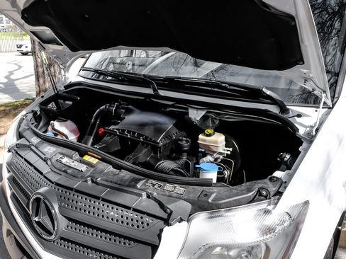 Used 2015 Mercedes-Benz Sprinter 2500 image 35