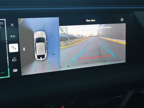 New 2025 Porsche Macan 4S Electric image 20