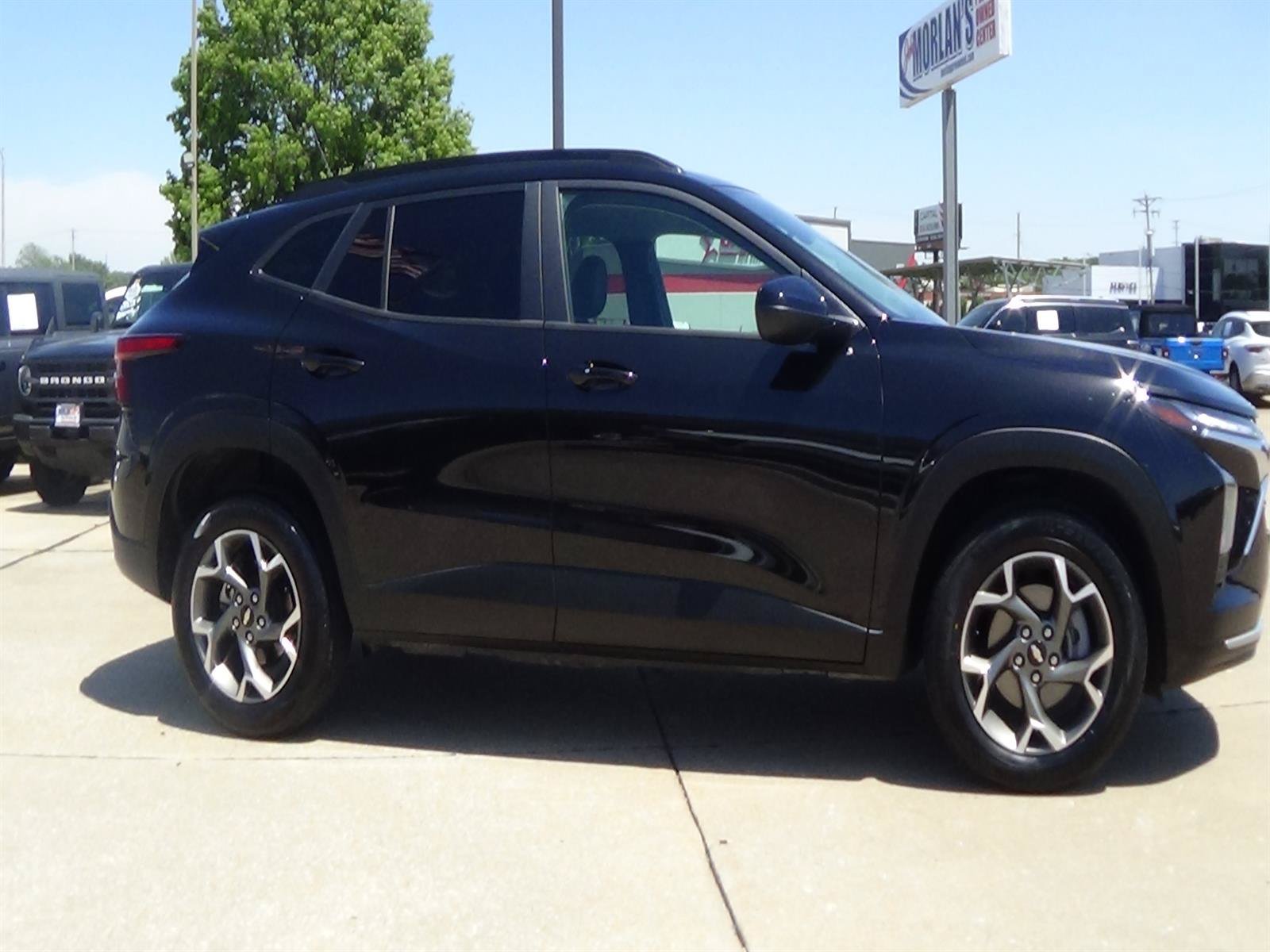 Used 2025 Chevrolet Trax LT w/ LT Convenience Package FWD image 5