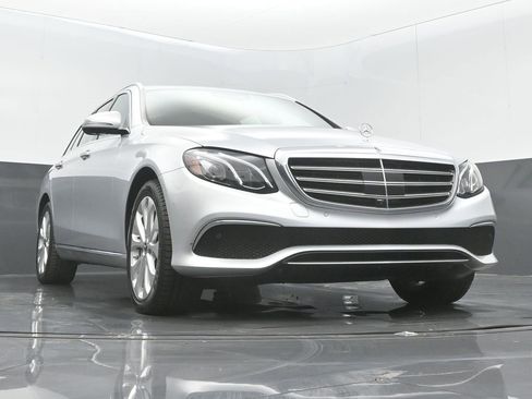 Used 2020 Mercedes-Benz E 450 4MATIC Wagon w/ Premium Package image 34