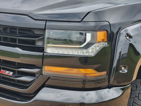 Used 2018 Chevrolet Silverado 1500 LT w/ All Star Edition AWD/4WD image 9