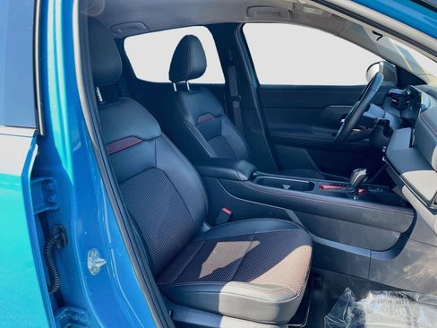 Used 2025 Nissan Kicks SR FWD image 30
