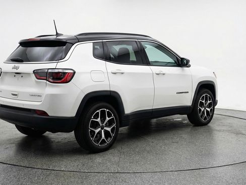 Used 2025 Jeep Compass Limited image 9