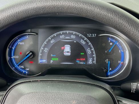 Used 2025 Toyota RAV4 XLE AWD/4WD image 12
