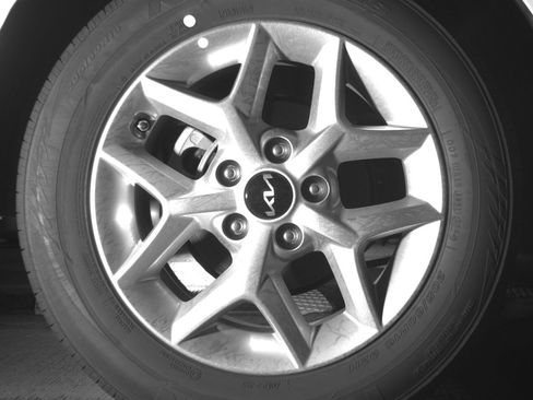 Used 2025 Kia Soul LX w/ LX Technology Package FWD image 15