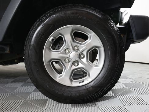 Used 2016 Jeep Wrangler Sport AWD/4WD image 6