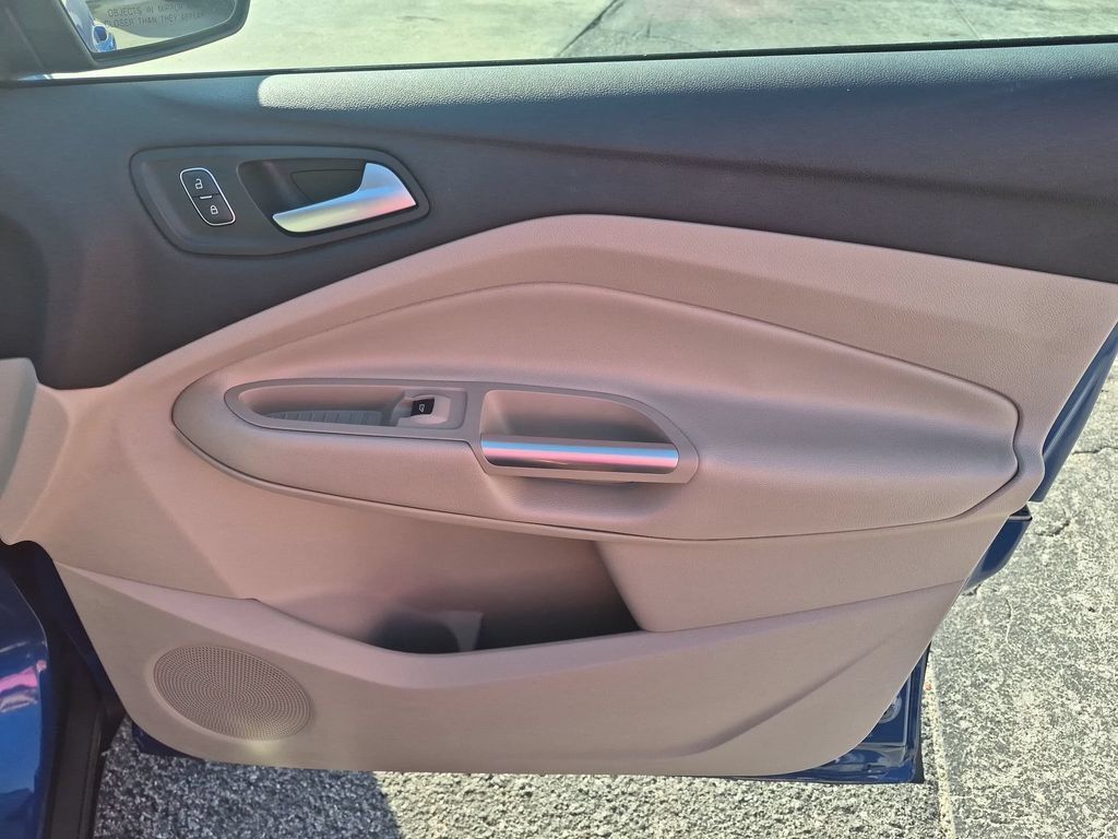 Used 2017 Ford Escape SE FWD image 29
