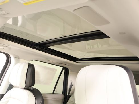New 2026 Lincoln Navigator Reserve AWD/4WD image 17