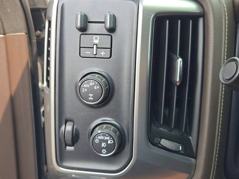 Used 2016 Chevrolet Silverado 1500 LTZ w/ LTZ Plus Package AWD/4WD image 27