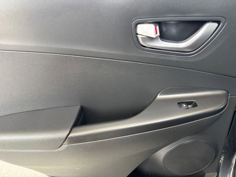 Used 2022 Hyundai Kona SEL w/ Convenience Package image 6