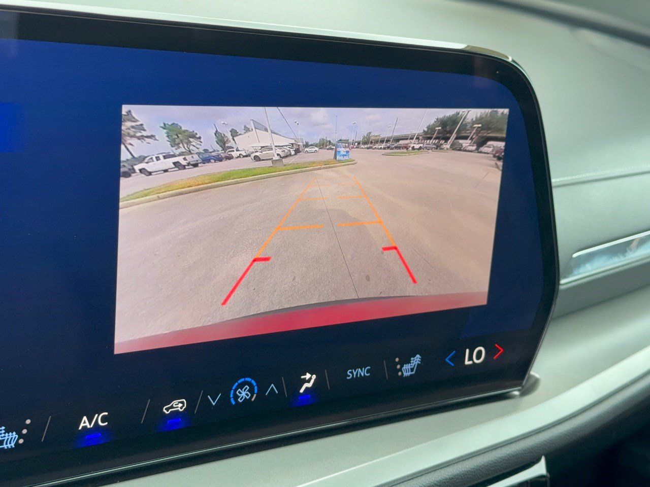 Used 2025 Chevrolet Traverse LT w/ LPO, Floor Liner Package FWD image 24