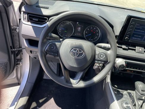 Certified 2022 Toyota RAV4 LE AWD/4WD image 16