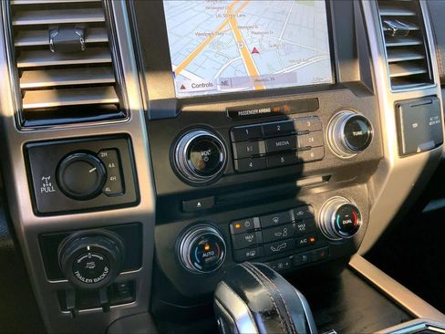 Used 2018 Ford F150 Platinum w/ Equipment Group 701A Luxury image 33