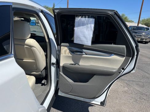 Used 2017 Cadillac XT5 Luxury w/ Driver Awareness Package AWD/4WD image 36