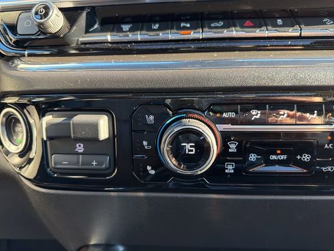 Used 2024 Chevrolet Silverado 2500 High Country w/ High Country Premium Package image 35