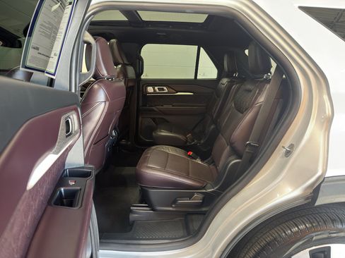 Used 2025 Ford Explorer Platinum w/ LUX Leather Package AWD/4WD image 13