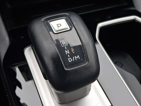 Used 2025 Mitsubishi Outlander SE FWD image 14