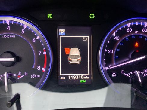 Used 2018 Toyota Highlander XLE image 34