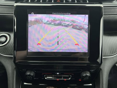 Used 2023 Jeep Grand Cherokee Laredo image 19