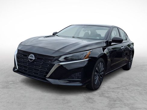Used 2024 Nissan Altima 2.5 SV FWD image 1
