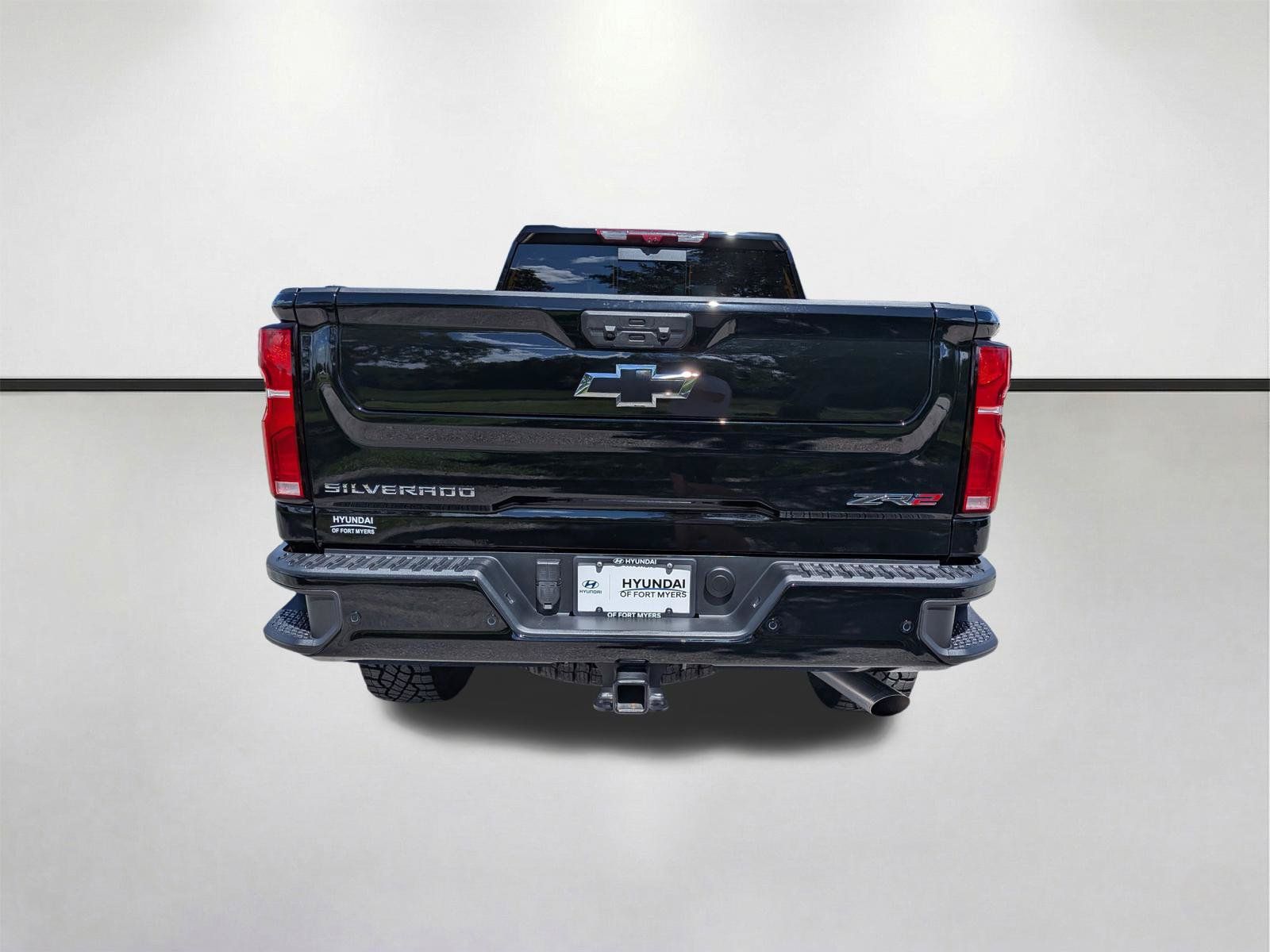 Used 2025 Chevrolet Silverado 2500 ZR2 w/ Technology Package AWD/4WD image 5