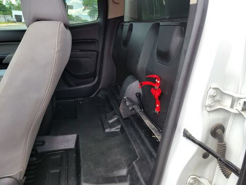 Used 2019 Chevrolet Colorado W/T RWD image 13