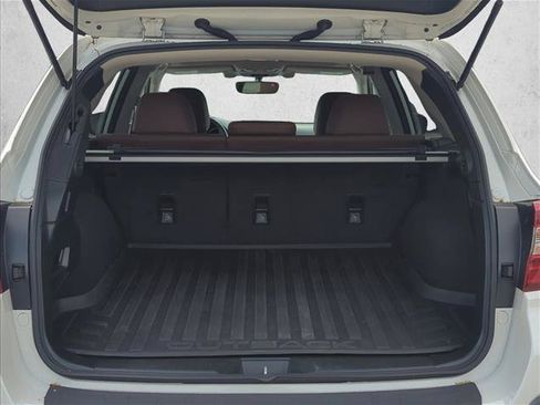 Used 2019 Subaru Outback 2.5i Touring AWD/4WD image 6