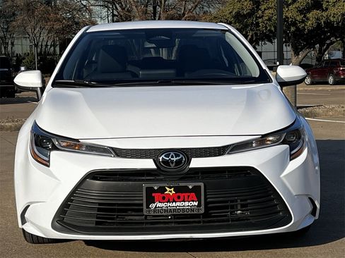 Used 2025 Toyota Corolla LE image 7