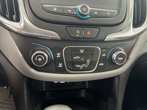 Used 2022 Chevrolet Equinox LS AWD/4WD image 16