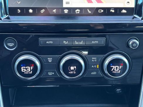 Used 2017 Land Rover Discovery HSE image 26