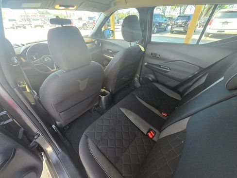 Used 2018 Nissan Kicks SV FWD image 50