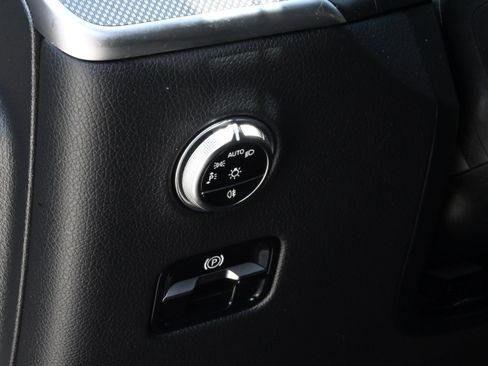 Used 2025 Mercedes-Benz GLC 300 image 23