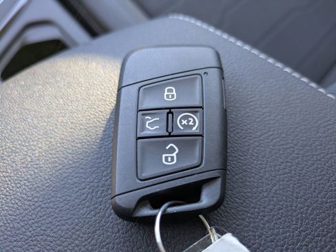 New 2026 Volkswagen Taos SE image 29