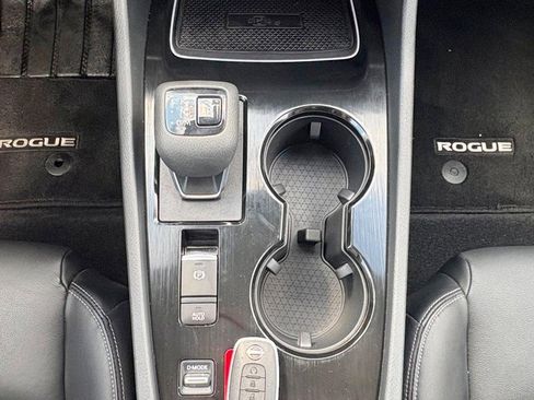 Used 2024 Nissan Rogue SL w/ SL Premium Package image 14