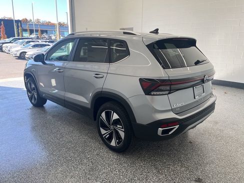 New 2026 Volkswagen Taos SE AWD/4WD image 3