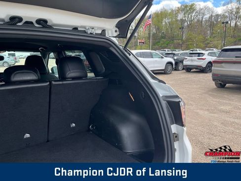 Used 2025 Jeep Compass Trailhawk AWD/4WD image 13