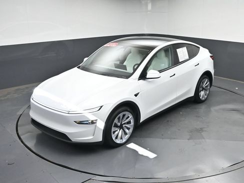 Used 2026 Tesla Model Y 2WD image 31