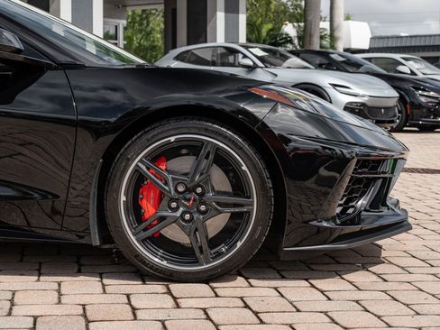 Used 2021 Chevrolet Corvette Stingray Premium Cpe w/ Z51 Performance Package RWD image 29