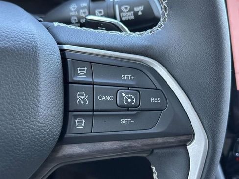 Certified 2023 Jeep Grand Cherokee Limited image 32