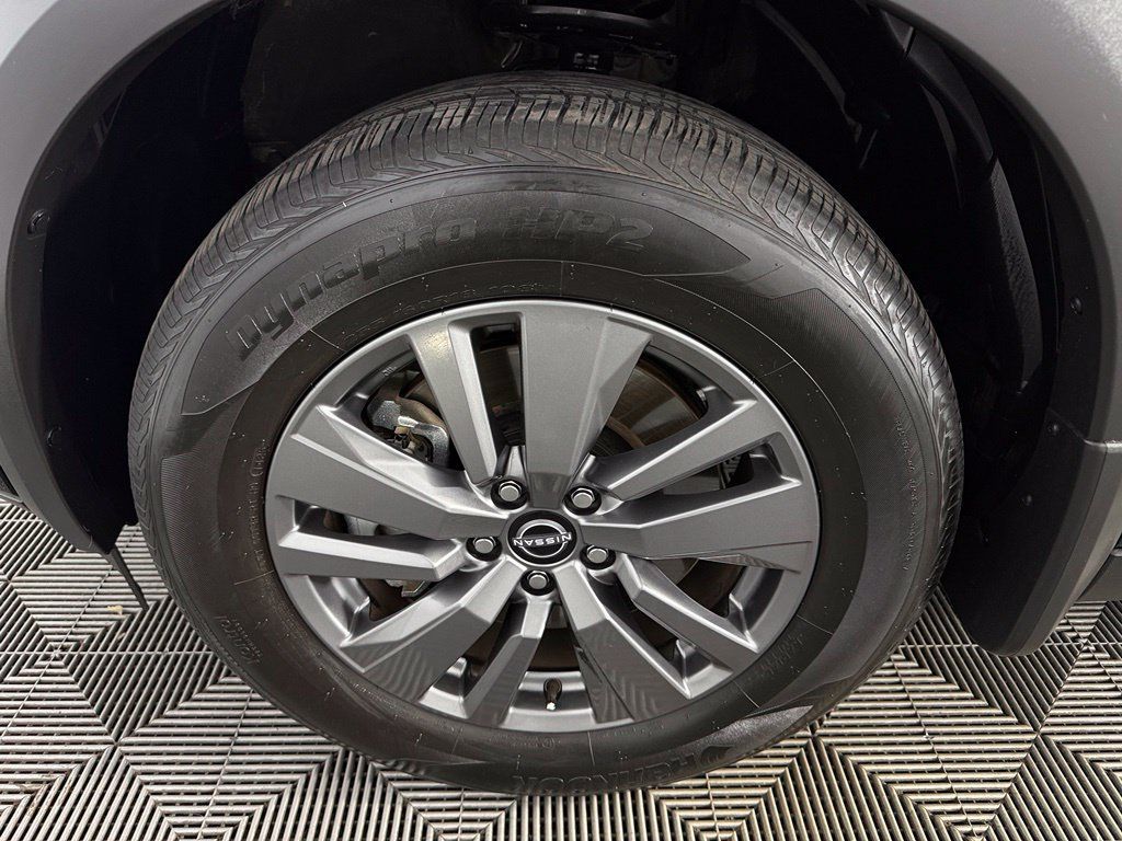 Used 2025 Nissan Pathfinder S FWD image 12