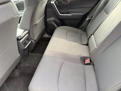 Used 2022 Toyota RAV4 LE AWD/4WD image 9