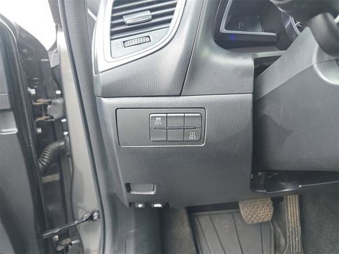 Used 2018 MAZDA MAZDA3 Grand Touring image 34