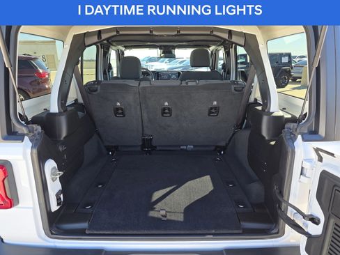 Used 2024 Jeep Wrangler Unlimited Rubicon image 21