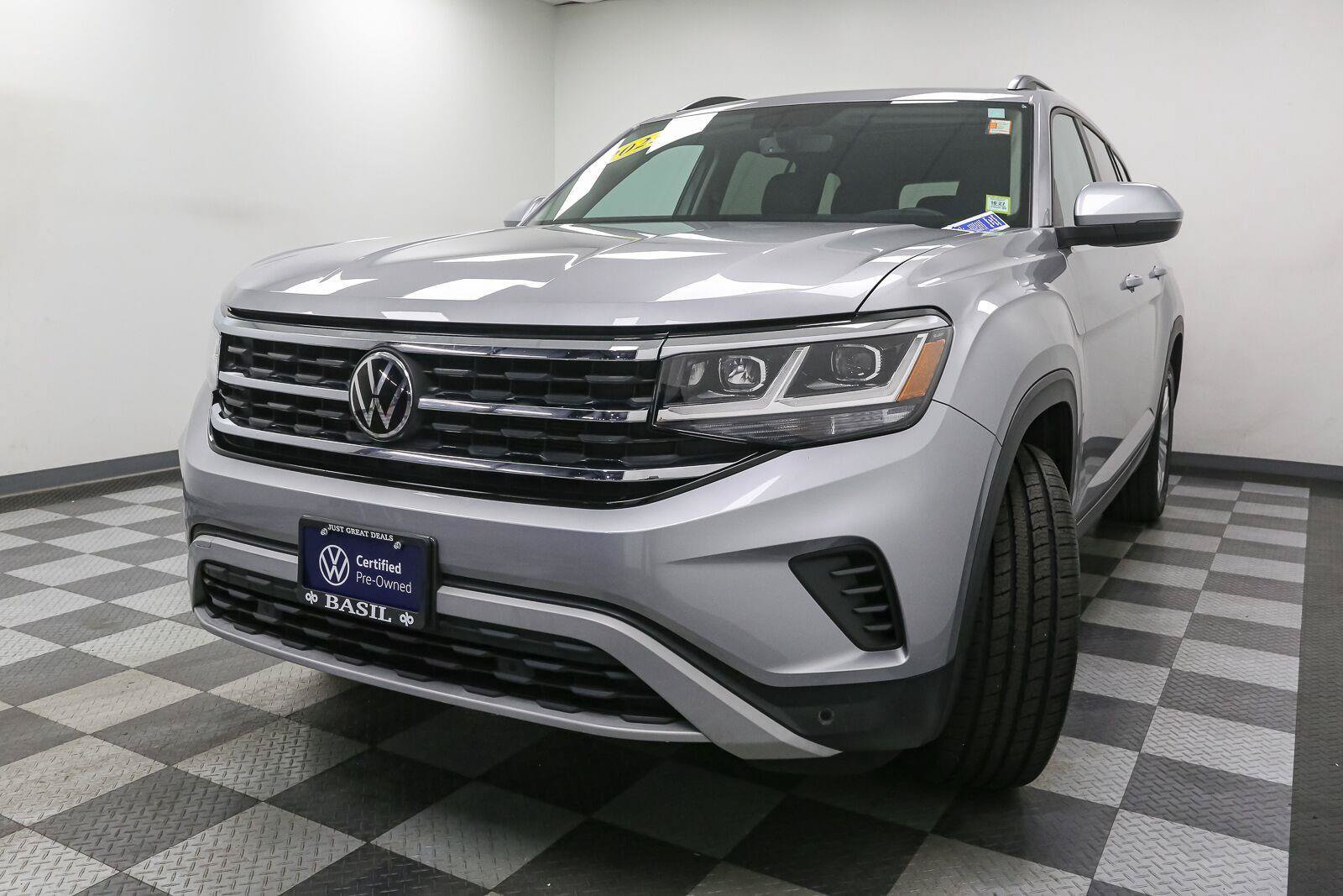 Certified 2023 Volkswagen Atlas SE w/ Panoramic Sunroof Package AWD/4WD image 5