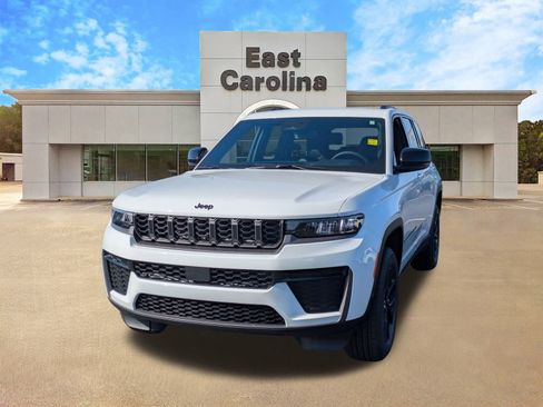 New 2026 Jeep Grand Cherokee Altitude image 7