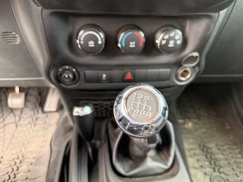 Used 2016 Jeep Wrangler Sport AWD/4WD image 12
