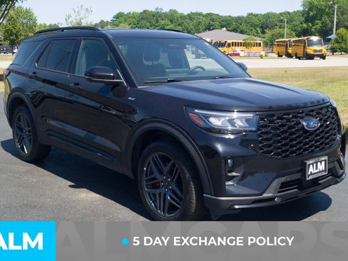 Used 2025 Ford Explorer ST-Line w/ ST-Line Street Pack AWD/4WD image 4