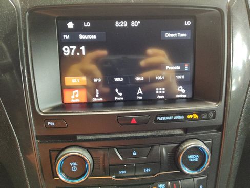 Used 2018 Ford Explorer XLT w/ Equipment Group 202A FWD image 25
