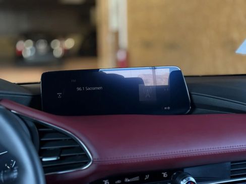 Used 2025 MAZDA MAZDA3 Hatchback w/Premium Plus Pkg image 33