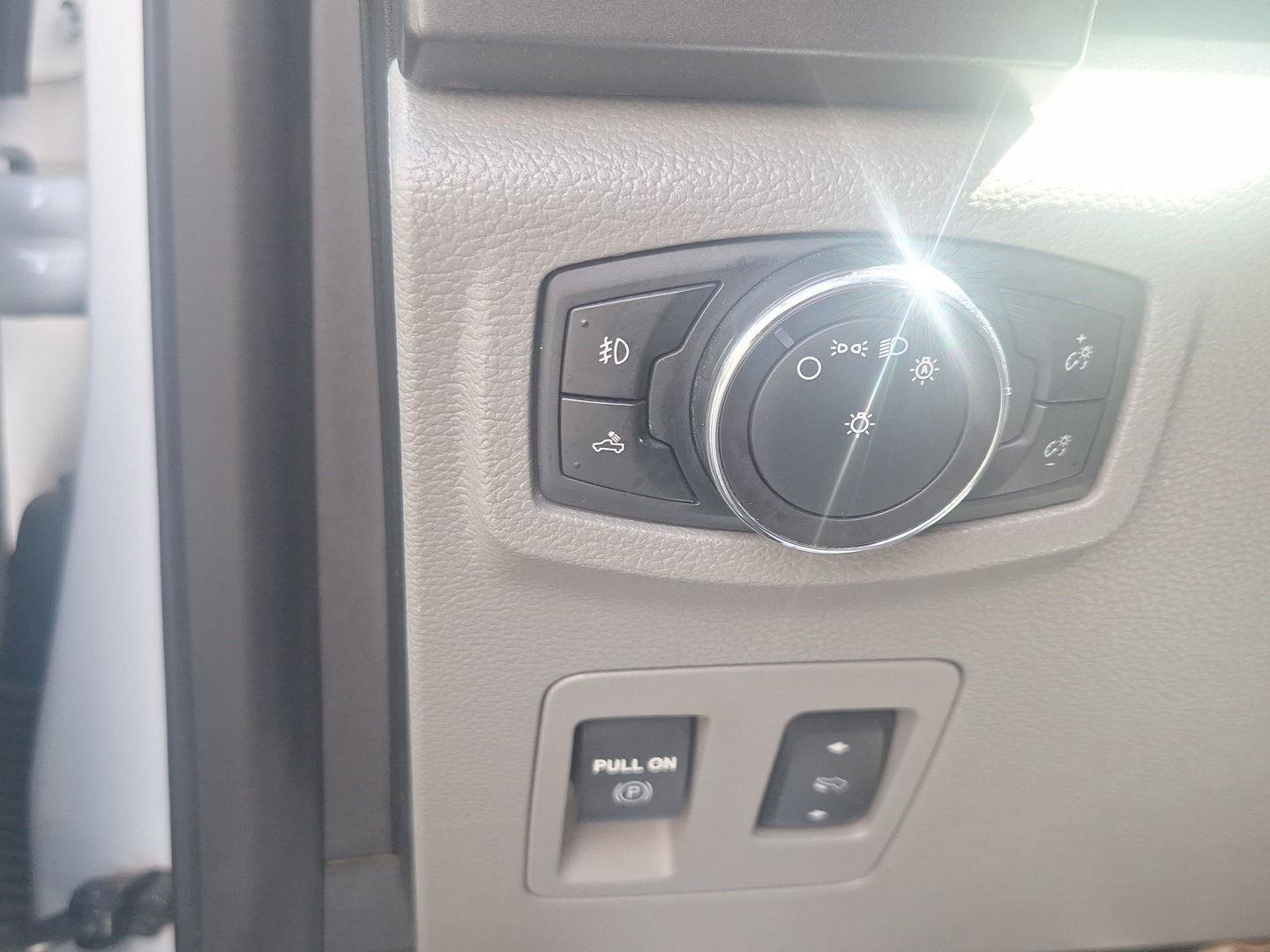 Used 2018 Ford F150 XLT w/ Equipment Group 302A Luxury AWD/4WD image 21
